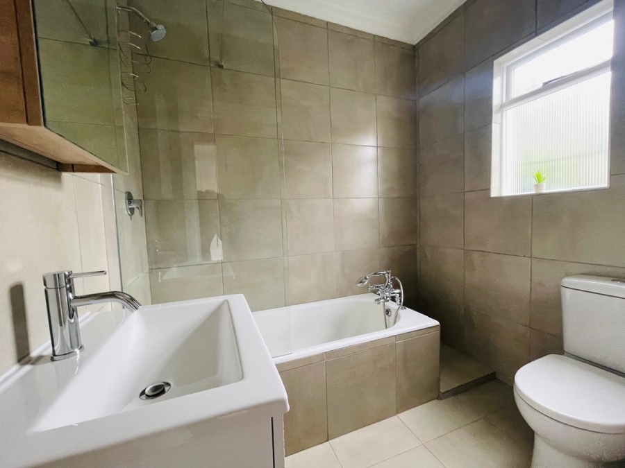 2 Bedroom Property for Sale in Vredehoek Western Cape
